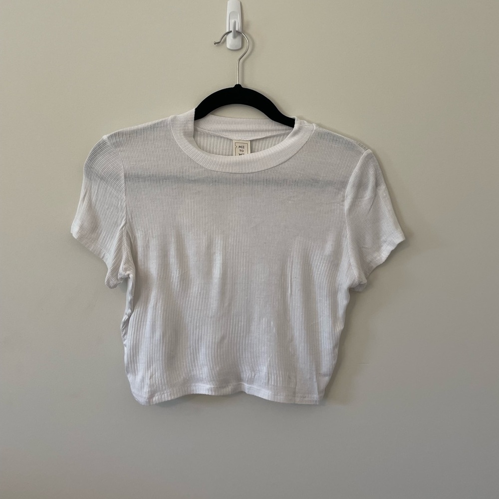 white cropped tee